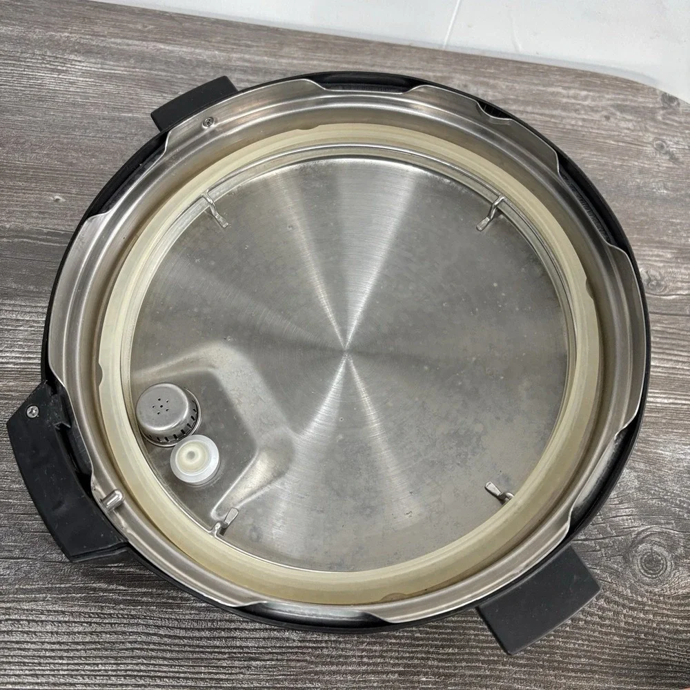 Instant Pot IP-DUO60 V3 6 qt Pressure Cooker Replacement Part Lid With Gasket